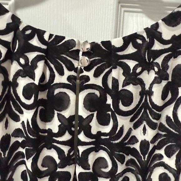 White House Black Market Monochrome Swirl Top, size S - Picture 8 of 8